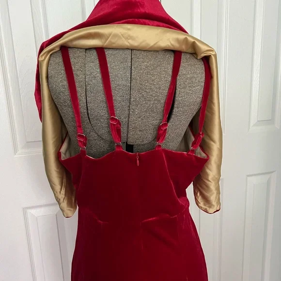 Elle Rebel Hollywoodland caped dress in red velvet - Picture 4 of 6